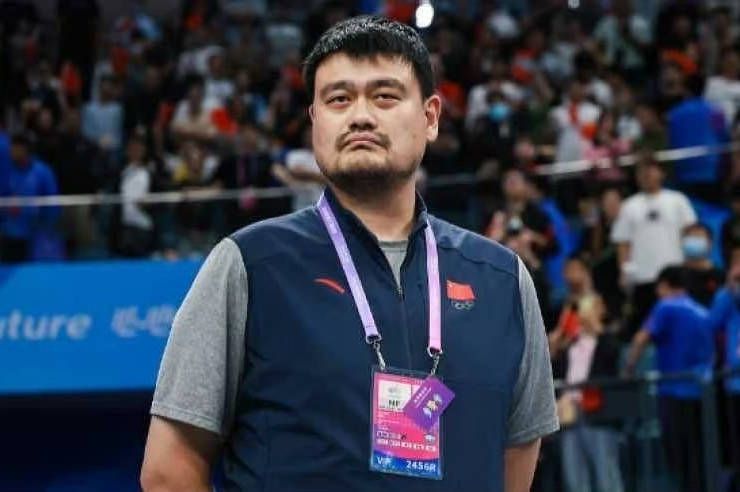 钱红艳摆摆手：算了，不说那一家挨千刀的了，他们早晚天打雷劈死光光，还是聊房子的事吧，金陵别墅区倒是不少，要不咱们明儿开车去看看？行。